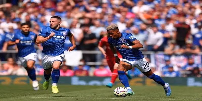 Soi kèo Ipswich Town vs Liverpool tại Ngoại hạng Anh